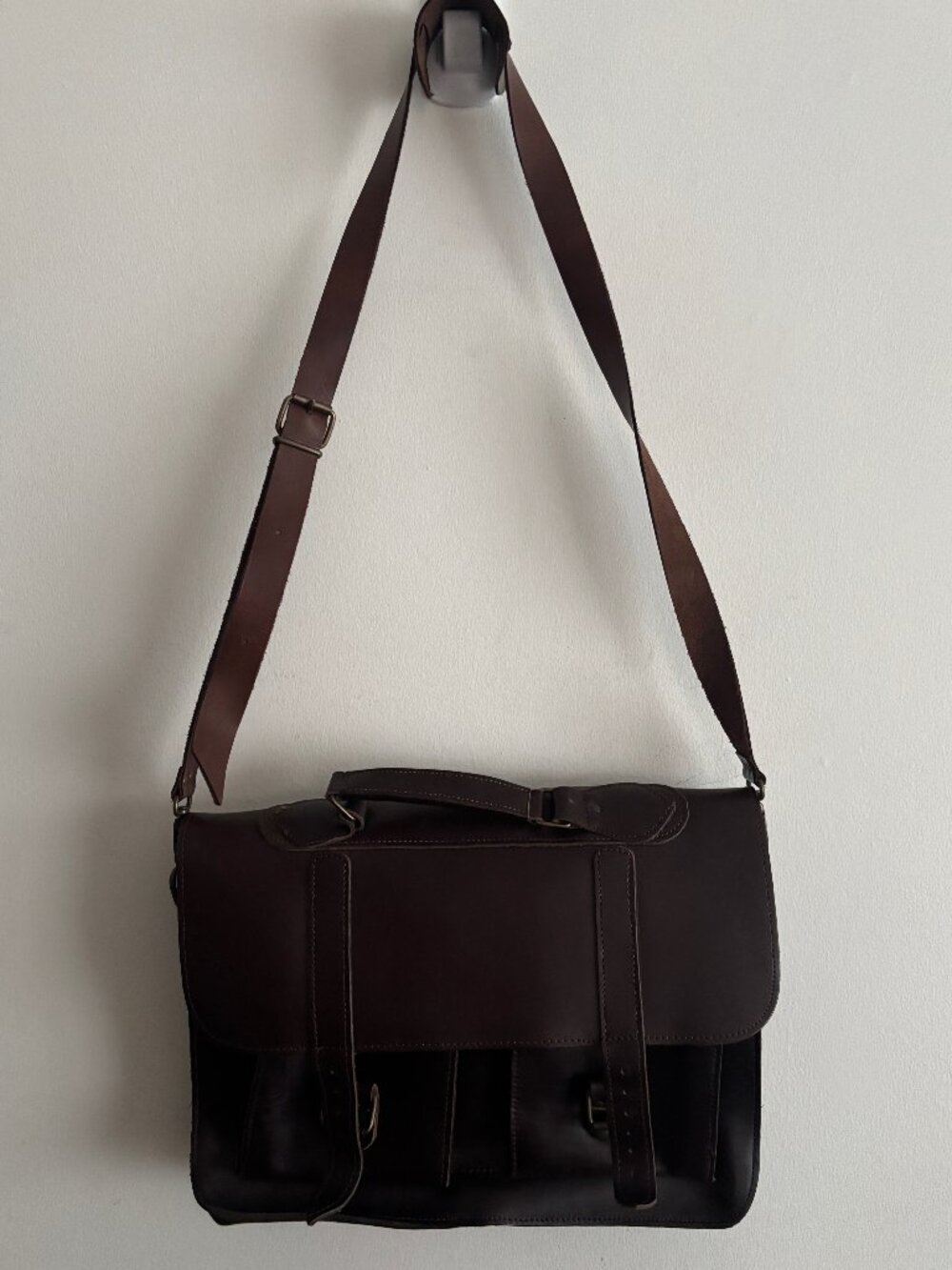 $525 Grafea Dark Brown Leather Classic Laptop Briefcase/ Satchel/ Messenger Bag